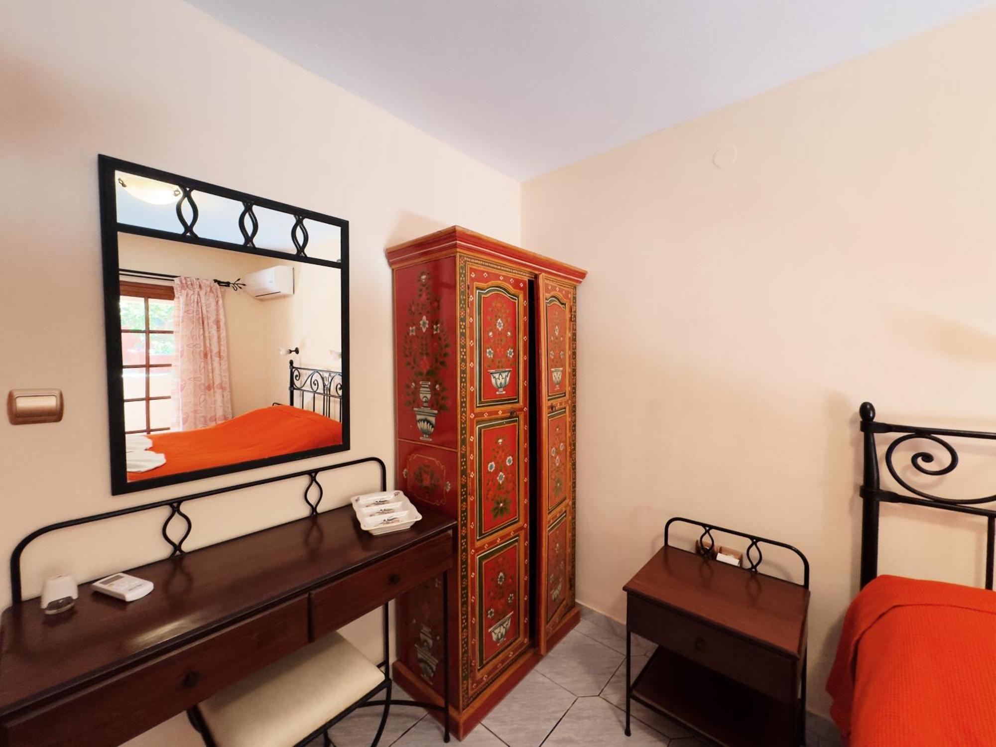 פלטניאס Villa Eleni Seaside Apartments מראה חיצוני תמונה